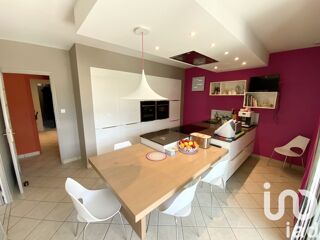  Maison  vendre 9 pices 221 m