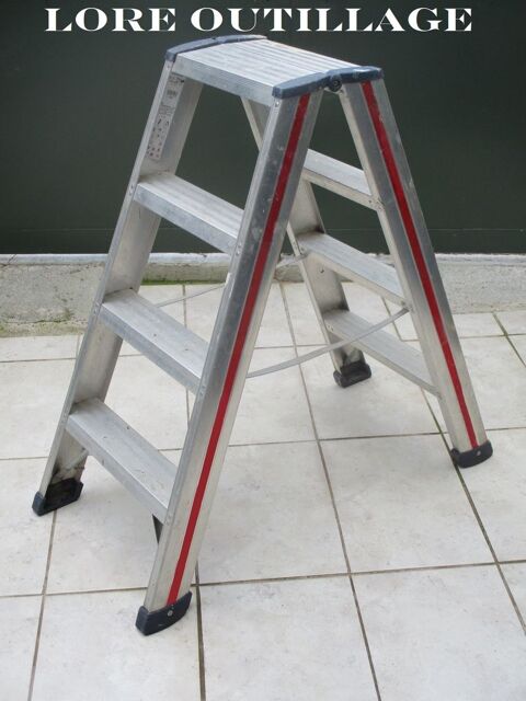 Escabeau double accs 2x4 marches  130 Cagnes-sur-Mer (06)