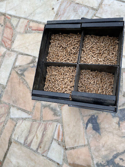 Seau  Pellets - Distribution Facile et Propre-Capacit 15kg 79 Ozoir-la-Ferrire (77)