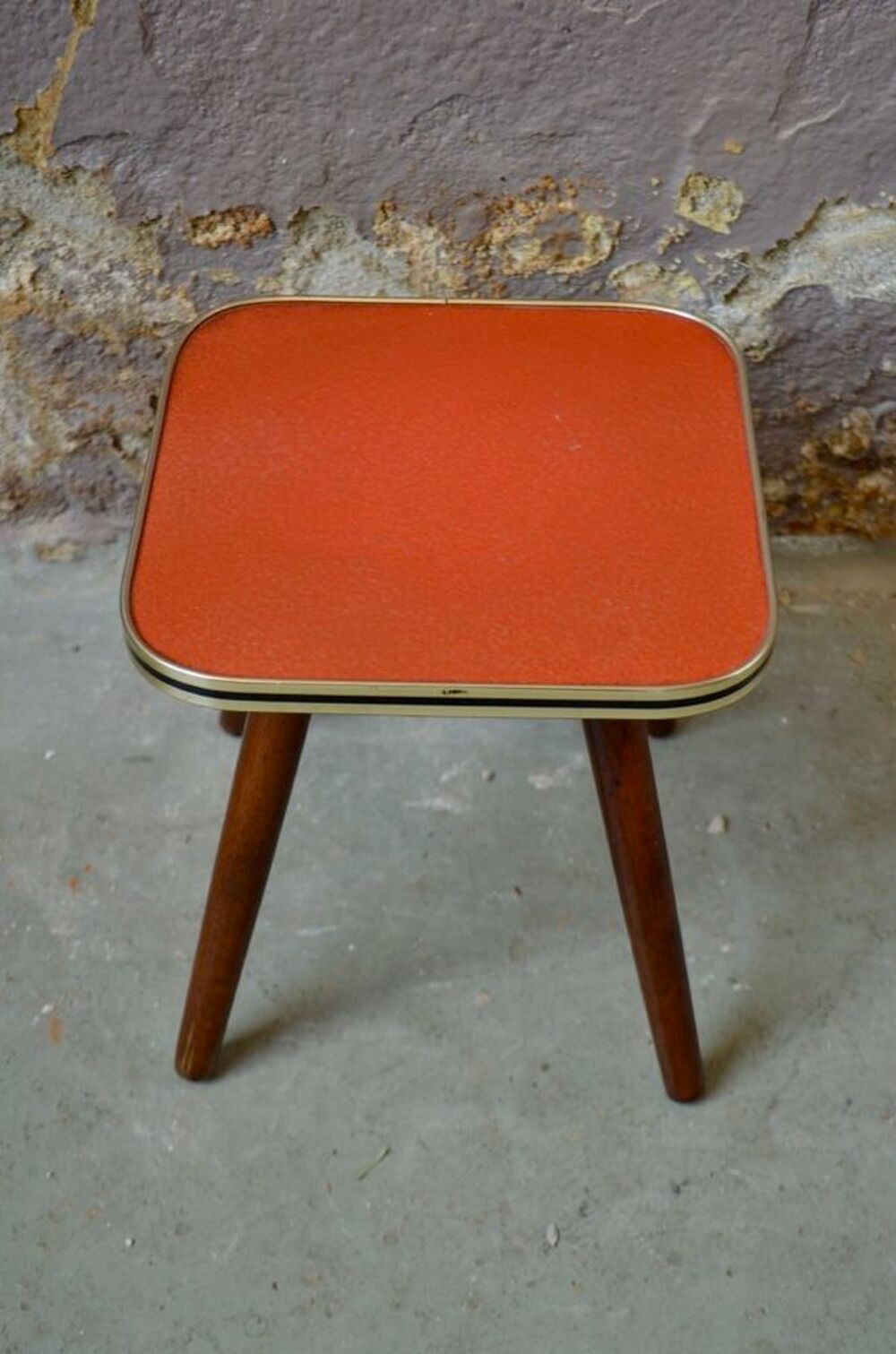 Petite table vintage pieds compas porte plantes rouge Meubles