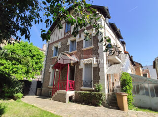  Proprit/chteau  vendre 8 pices 200 m
