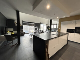  Maison  vendre 7 pices 210 m