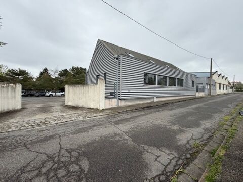 Bâtiment à usage de bureaux de 250 m² avec sous sol et parking 380000 64000 Pau