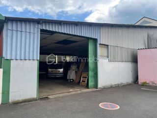  Parking / Garage  vendre 170 m