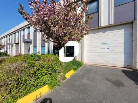 Locaux d'activité avec grande hauteur. - 1 588 m² divisibles à partir de 240 m² 15862 91090 Lisses